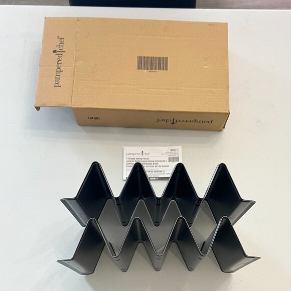 Brand New V-Shaped Baking Pan Set by Pampered Chef! - Picture 5 of 11